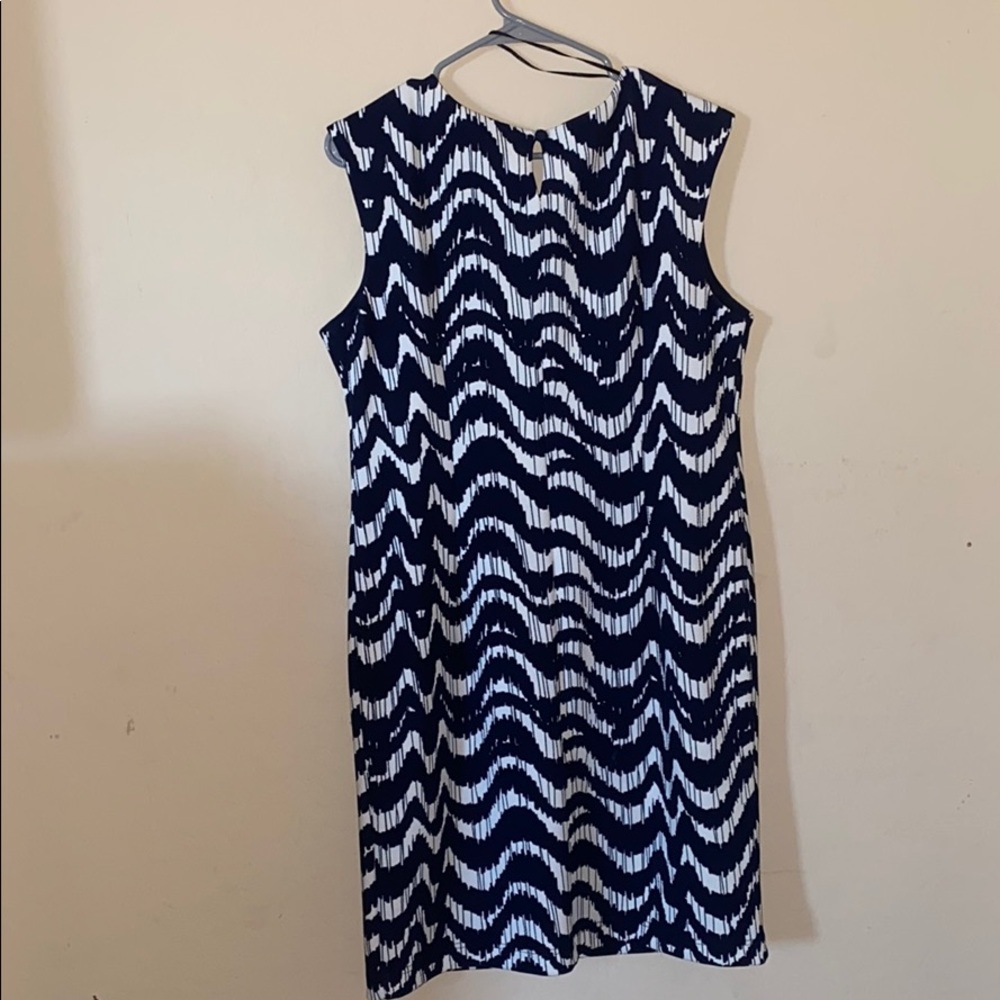 Pattern Dress - Picture 3 of 3